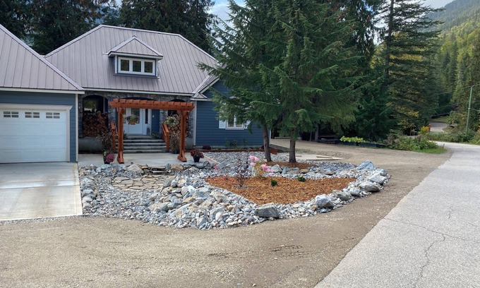 Revelstoke Hotel | Private Hot Tub & Sled From Your Door!