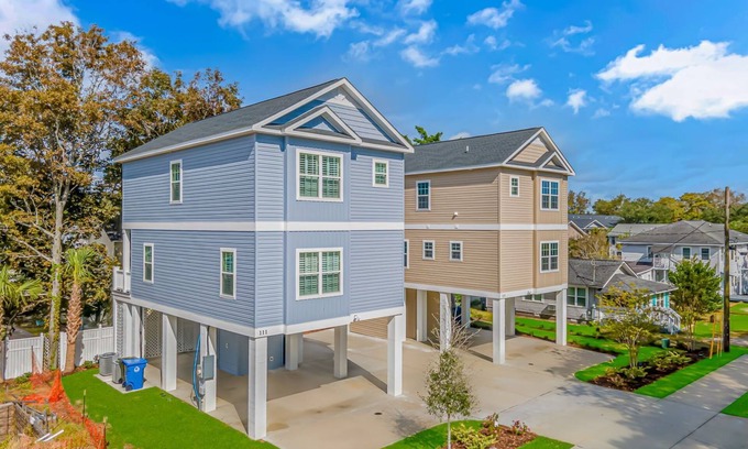 Downtown Myrtle Beach House | PRIVATE HOT TUB, steps from the beach, boardwalk and many other attractions.
