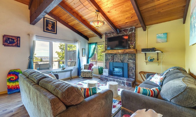 Waldport Cottage | Private Hot Tub & Views: Lovely Waldport Home
