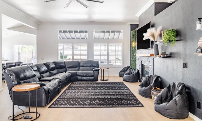 Lake Elsinore House | Private house AND Guest House with an entertainment kitchen and backyard!