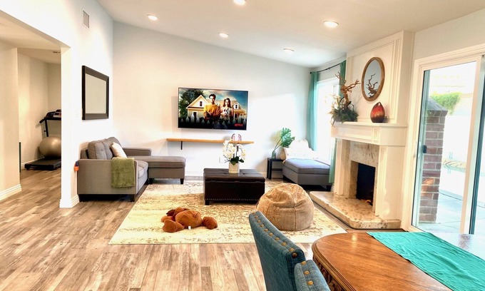 Northwest Anaheim House | PRIVATE HOUSE ♡ COCKTAIL POOL🎈11 MINS TO Disneyland