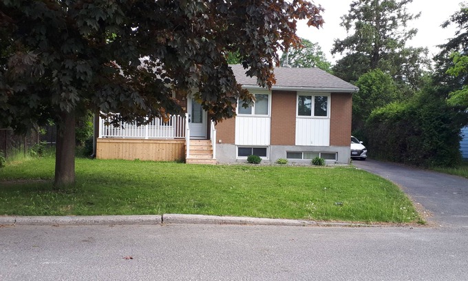Ottawa Division House | Private House in Center of Ottawa with 5 parking close to Ottawa airport