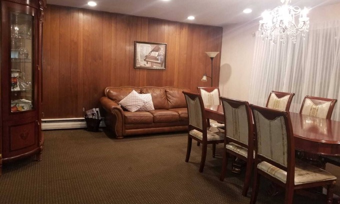 Woodridge House | Private House in Woodridge