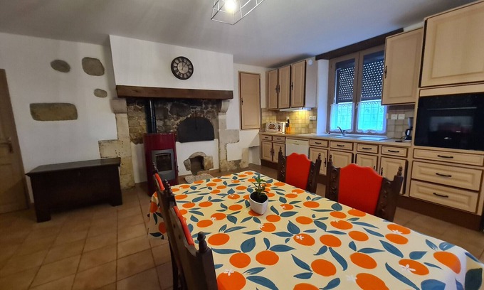La Berthenoux Cottage | Private house near La Châtre, private garden, jacuzzi