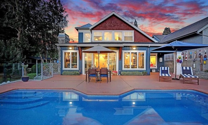 Camano Island House | Private House on the Waterfront in Quiet Beach Neighborhood.