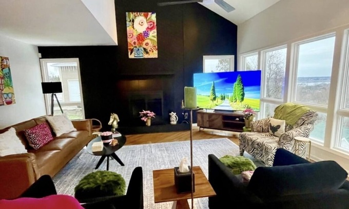 Westside House | Private house with city and lake views- close to everything