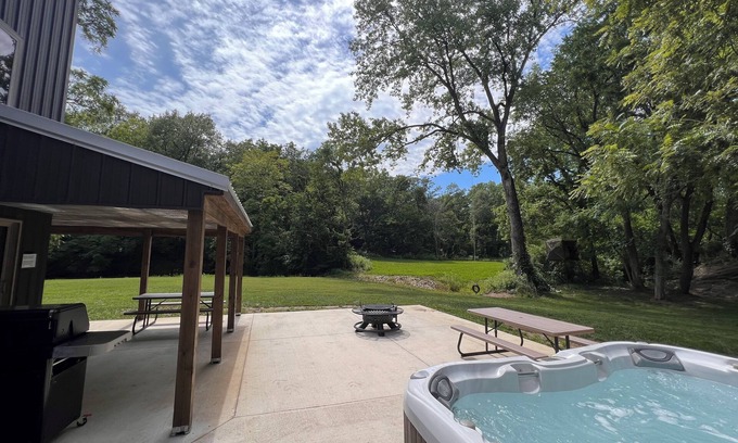 Orange Prairie House | Private House with Full Court Gym