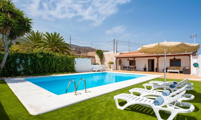 Guimar House | Private house with pool & garden