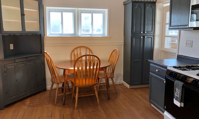 Perth Amboy House | Private house with 3 bedrooms and 1 bathroom and free parking convenient to NYC Manhattan bus and train