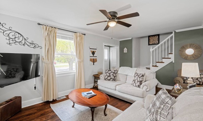 Forest Hill Terrace House | Private House & Yard Central Location to all RVA