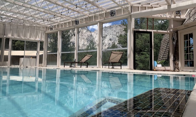 Nathrop House | PRIVATE INDOOR HOT SPRINGS POOL~RETRO GEODESIC DOME~CHALK CLIFFS VIEW~WILDLIFE
