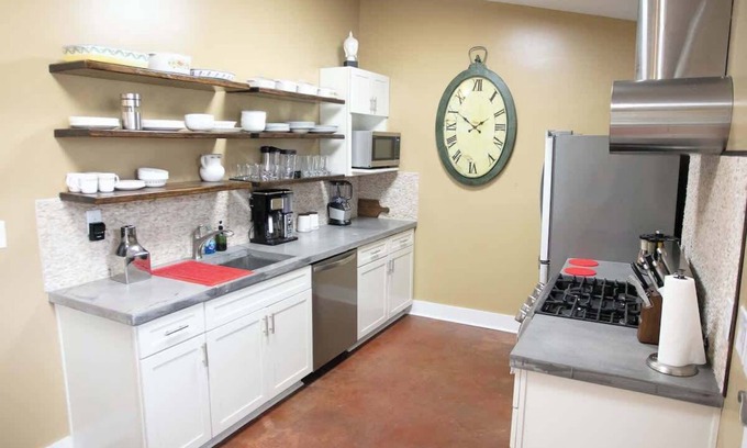 Roanoke Apartment | PRIVATE INDUSTRIAL LOFT IN DOWNTOWN BRAND NEW