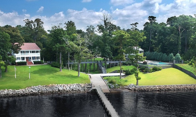 Minnesott Beach House | Private infinity pool, hot tub, tennis/basketball court on the Neuse River!