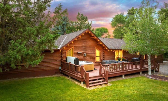 Rigby Cabin | Private Island, Fire Pit, & Arcade