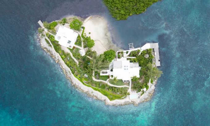 Dunmore Town House | Private island-Harbour Island-PRICES SLASHED!