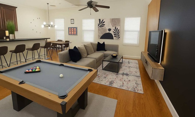 Woodlake - Briar Meadow House | Private Jacuzzi Gem | Galleria | Sleeps 8