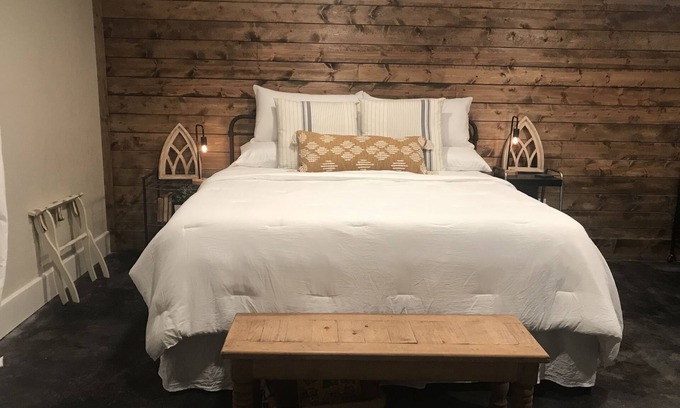 Canton Resort | Private King Suite-pool house,hot tub, spa, bfast!