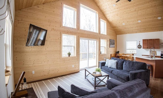 Phelps House | Private Lake Access! Kayaks&Paddleboards! Sleeps9!