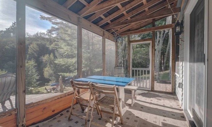 Eidelweiss Village House | Private Lake access near Conway|Pet-Friendly