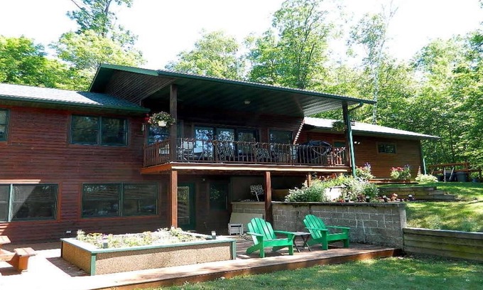Hayward House | Private Lake Home On the Beautiful Tiger Cat! Pontoon Included With Cabin