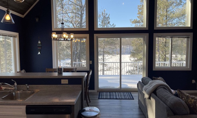 Hayward House | Private Lake/quiet sports getaway, magnificent scenery and abundant wildlife