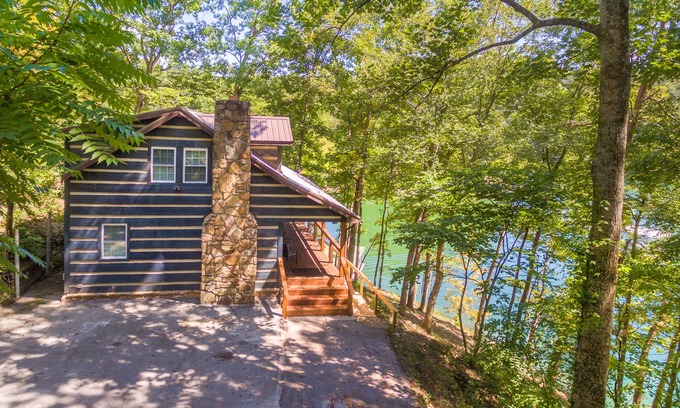 Caryville House | Private Lakefront Cabin within 4 Miles of I-75 and close access to ATV trails