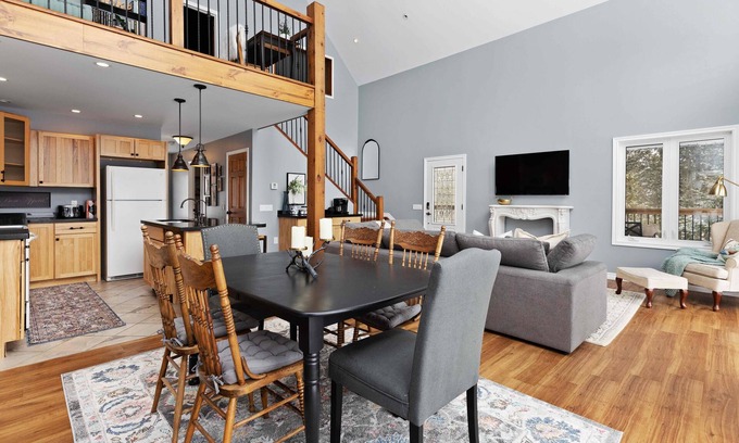 Dunchurch Cottage | Private Lakefront Cottage on Whitestone Lake - Pet Friendly!