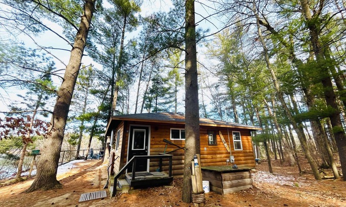 Arkdale Cabin | Private Lakefront - fall colors! fish, hike, near state park, fire-pit, kayak