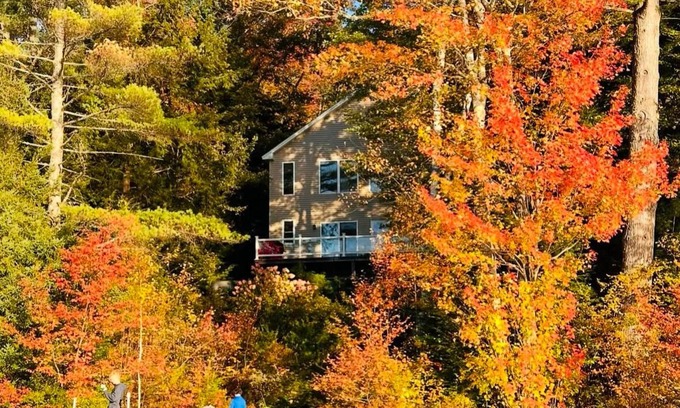 Plymouth House | Private Lakefront Family Getaway Sleeps 10 Dog Friendly Close to Skiing