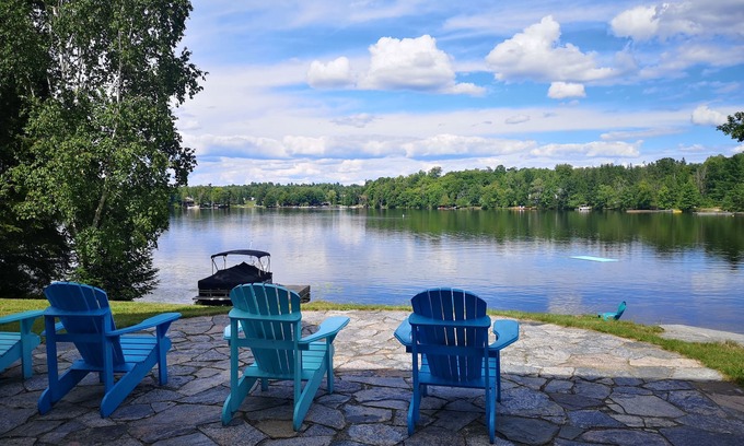 McKellar Cottage | Private Lakefront Getaway!