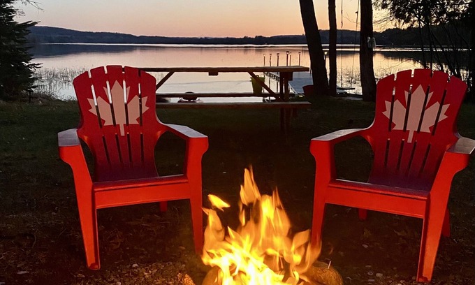 Dysart et al Cottage | Private Lakefront- Hot Tub - Sunsets