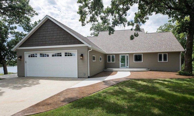 Green Lake House | Private Lakefront home surround by nature. Great for Family Gatherings!