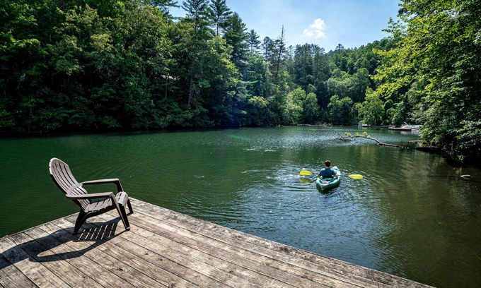 Robbinsville Cabin | Private Lakefront Log Cabin