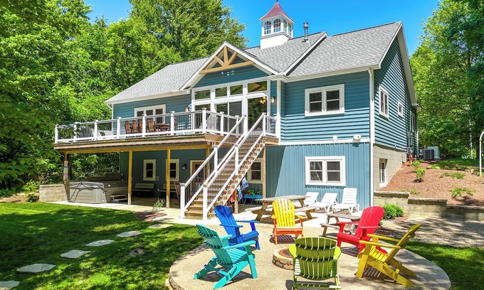 Sandyville Cabin | Private Lakeside Cottage | Family Vacation Perfection | 4-6 BR | up to 20