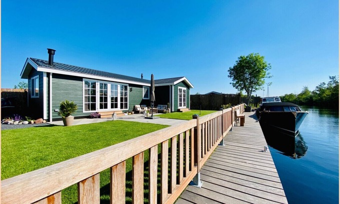 Vinkeveen Apartment | Private Lakeside house with sauna - near Amsterdam