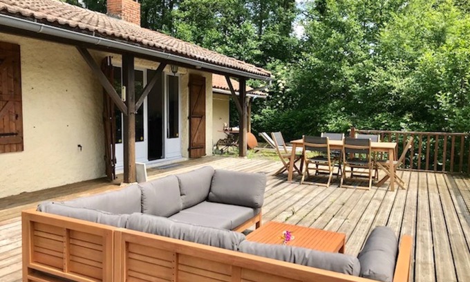 Le Retail House | Private Lakeside Lodge: Stunning holiday retreat with total isolation & nature.