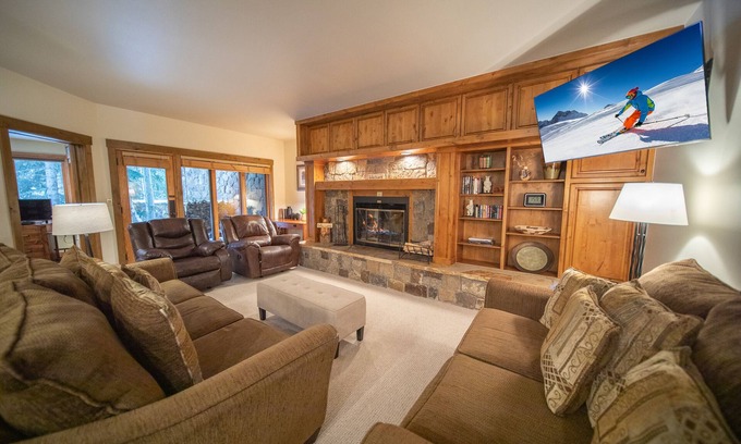 Mountain House Condo | Private landry and quick walk to the slopes!