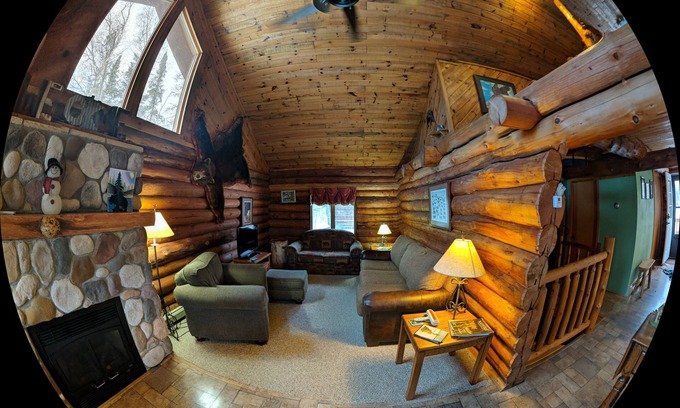 Remer House | Private Log Lodge Nestled In Chippewa National Forest On Secluded Lake.