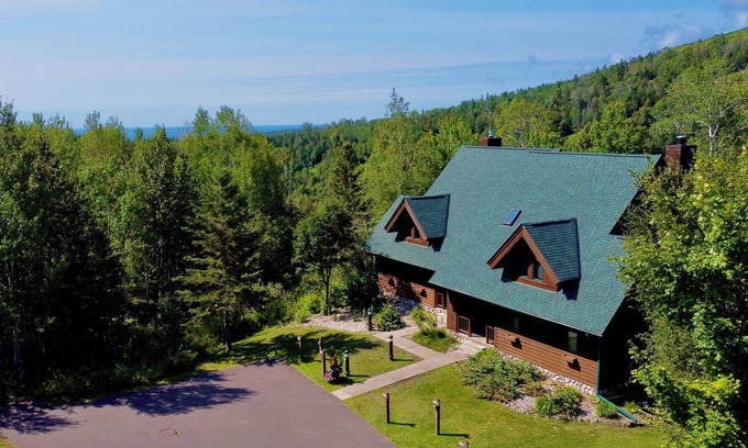 Lutsen House | Private Lux 5-Bedroom Ski-In/Ski-Out Resort Home @ Lutsen with Lake Views.
