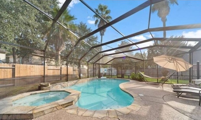 Barker House | Private luxury heated pool enclosure
