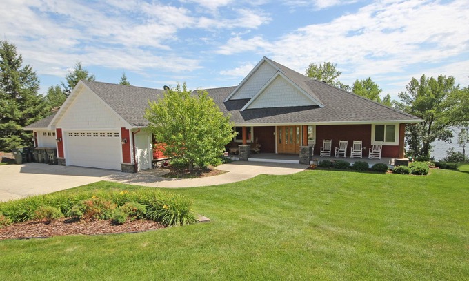 Alexandria House | PRIVATE Luxury Lake Home with 5+ BR and Gourmet Kitchen-22 Foot Pontoon Included