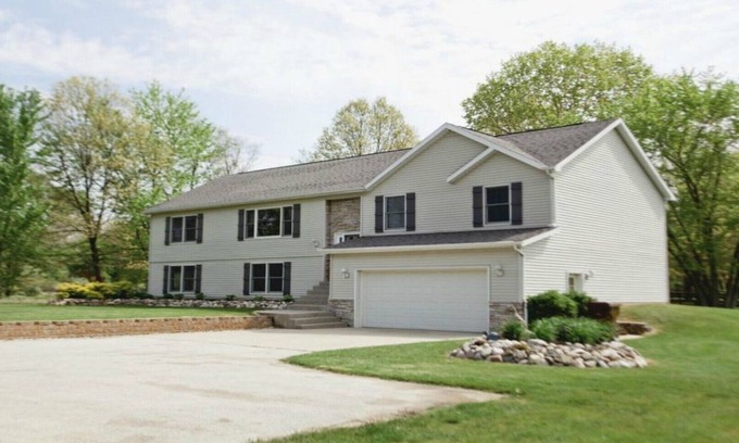 Bridgman House | Private Luxury Lake MI Retreat on 2 acres w/Hot Tub - Close to Beaches/Wineries