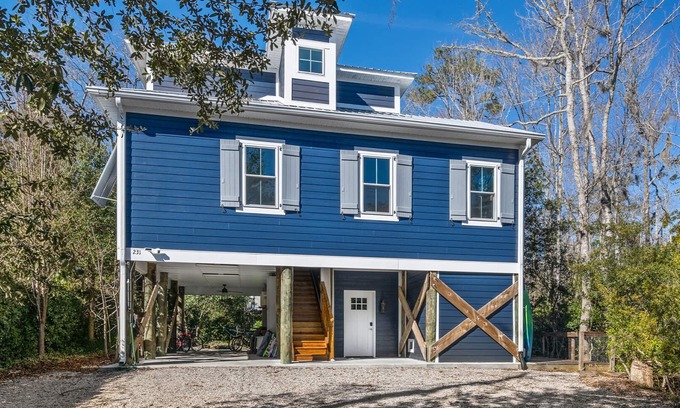 Pawleys Island House | Private Luxury Pawleys Island Home in Prime Location with Gourmet Kitchen!