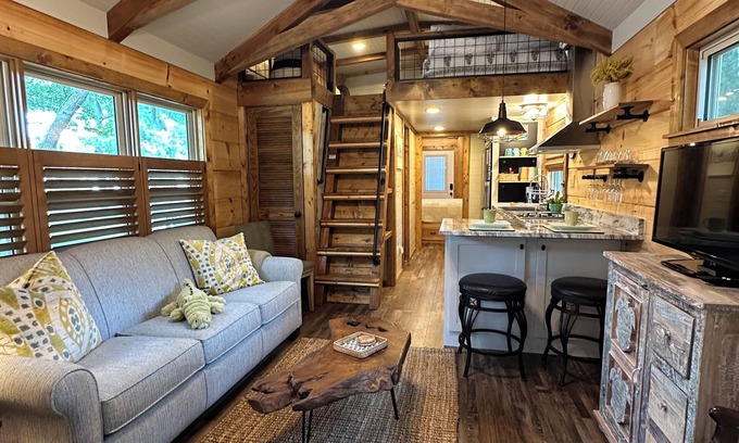 Pawleys Island Cabin | Private Luxury tiny home . Ideal for golfers, beachgoers, and outdoor adventures