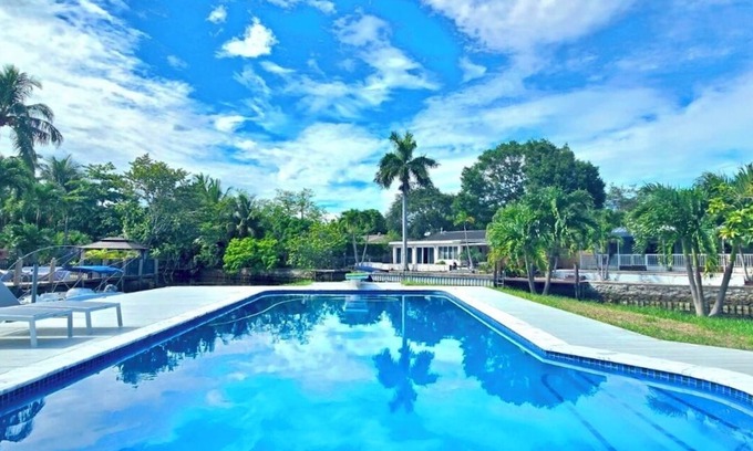 Downtown Fort Lauderdale House | Private Luxury SE Fort Lauderdale Peninsula with Large, Heated Pool and Dock