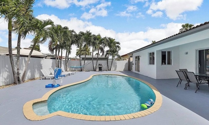 Richmond West House | Private Miami Oasis With Private Pool