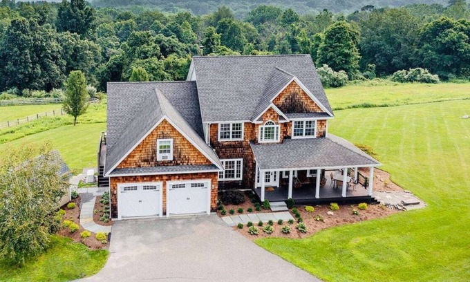Sherman House | Private, Modern Farm Estate Near Candlewood Lake - Seeking Sept-May '24 Renter