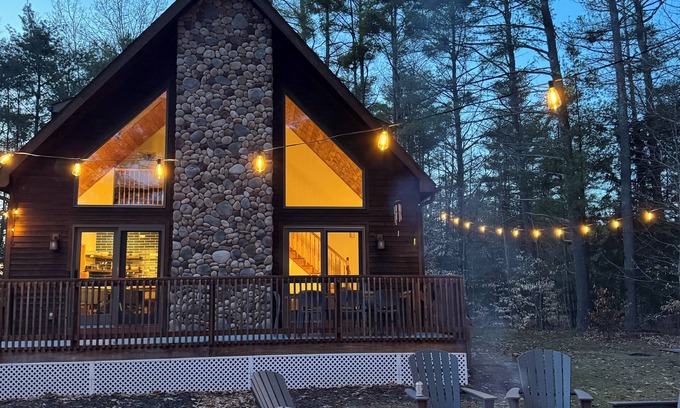 Warrensburg Ski Chalet | Private Modern Riverfront Ski Chalet - Near Gore Mountain and Lake George