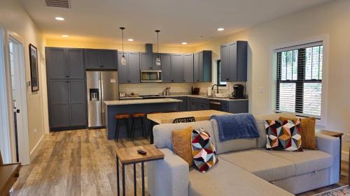 Penrose Apartment | Private Mountain Getaway in Little River Valley