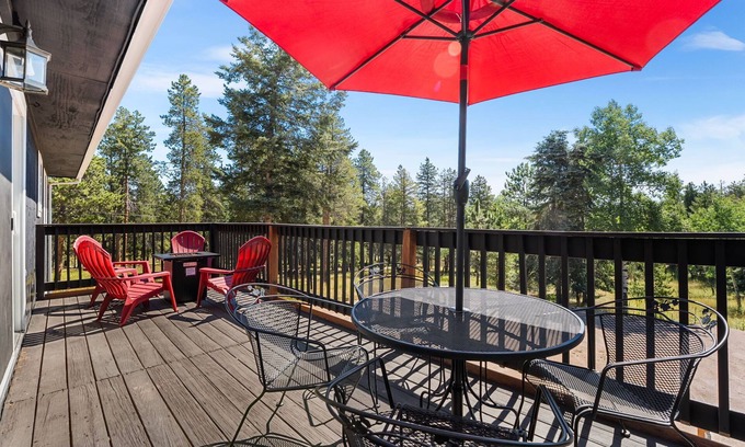 Richmond Hill Corridor House | Private Mountain home in Conifer: Hot tub, game room, pet friendly